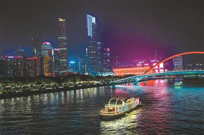 “广州红”主题游船成珠江亮丽风景线